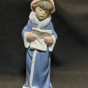 Lladro 6533 The Christmas Caroler 10" Blue & Pink Outfit Holding Sheet Music